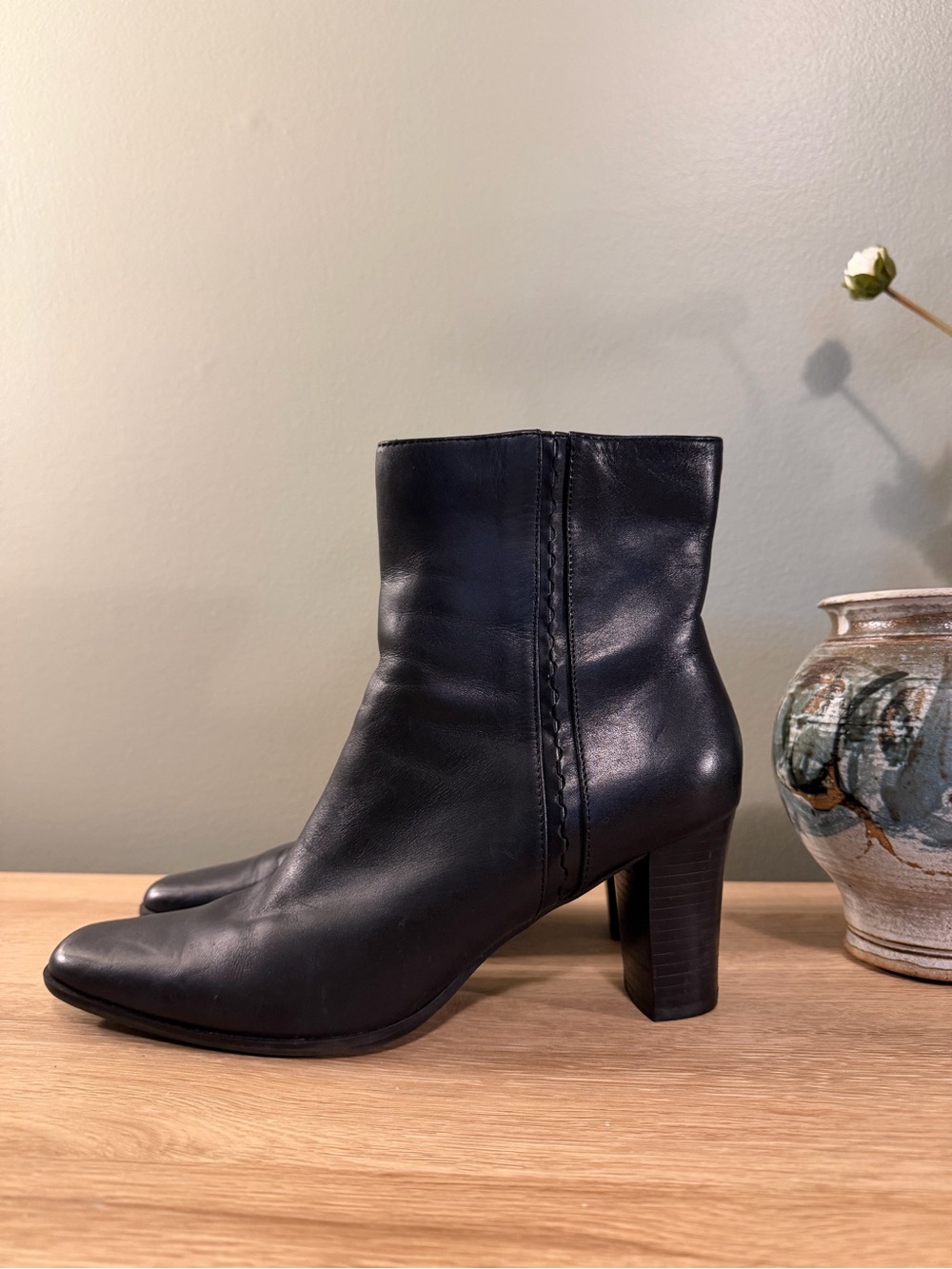 a.n.a. A New Approach Women’s Size 8.5 Black Leather Ankle Boots